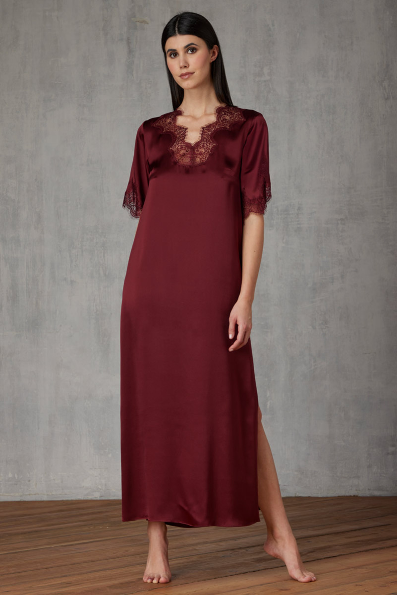 ABITO IN SETA CON PIZZO